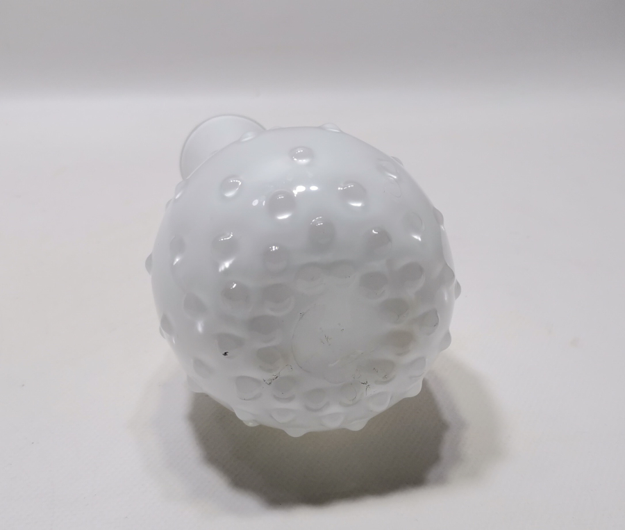 ANTİKA KABARALI OPALİN VAZO