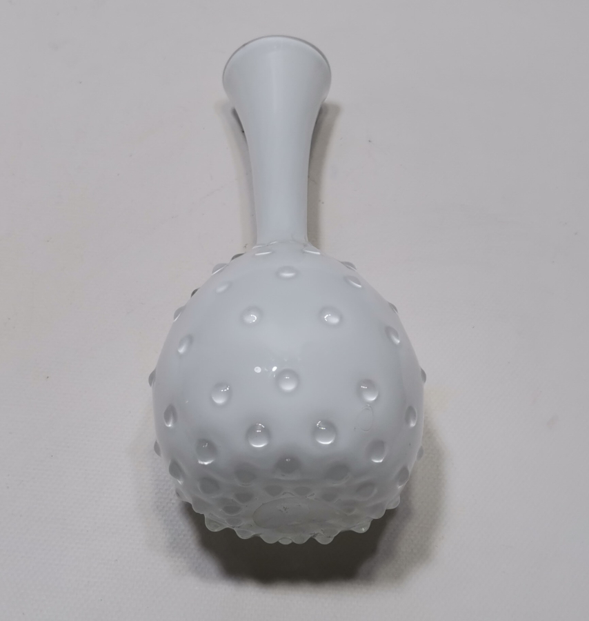 ANTİKA KABARALI OPALİN VAZO