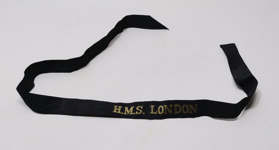 HMS LONDON'A AİT MÜRETTEBATTAN BİR ASKERİN ŞAPKA KURDELASI