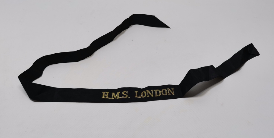HMS LONDON'A AİT MÜRETTEBATTAN BİR ASKERİN ŞAPKA KURDELASI