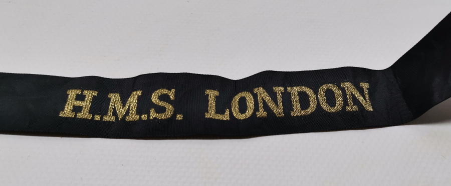 HMS LONDON'A AİT MÜRETTEBATTAN BİR ASKERİN ŞAPKA KURDELASI
