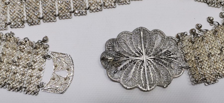 TELKARİ İŞÇİLİKLİ VE GÜMÜŞ KAPLAMA ANTİKA GELİN KEMERİ