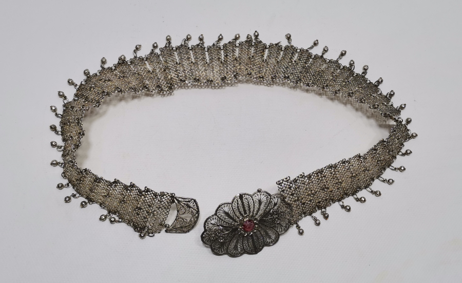 TELKARİ İŞÇİLİKLİ VE GÜMÜŞ KAPLAMA ANTİKA GELİN KEMERİ