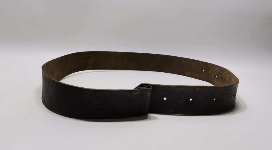 ÜZERİ OSMANLICA YAZILI DERİ SUBAY KEMERİ