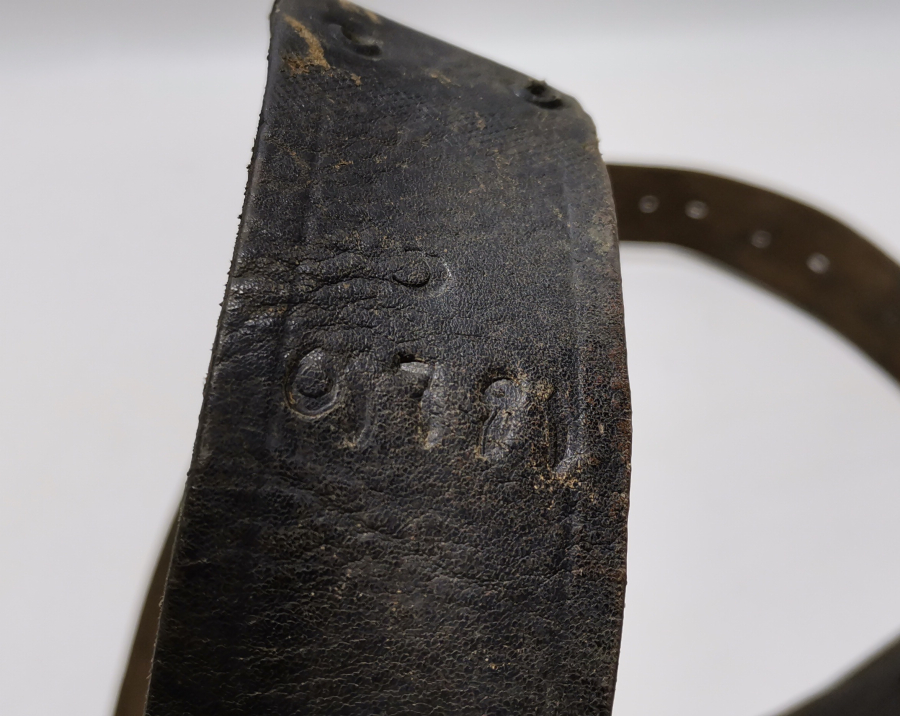 ÜZERİ OSMANLICA YAZILI DERİ SUBAY KEMERİ