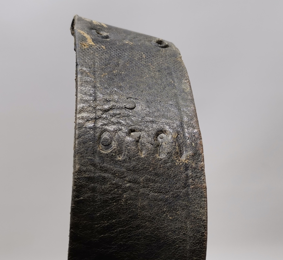 ÜZERİ OSMANLICA YAZILI DERİ SUBAY KEMERİ