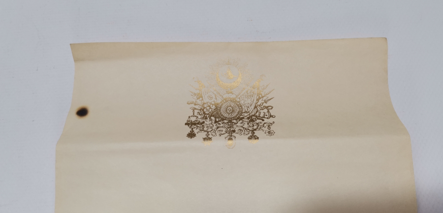 ÜZERİNDE ALTIN VARAKLI OSMANLI DEVLET ARMASI BULUNAN ANTETLİ KAĞIT