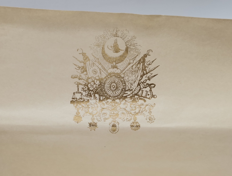 ÜZERİNDE ALTIN VARAKLI OSMANLI DEVLET ARMASI BULUNAN ANTETLİ KAĞIT