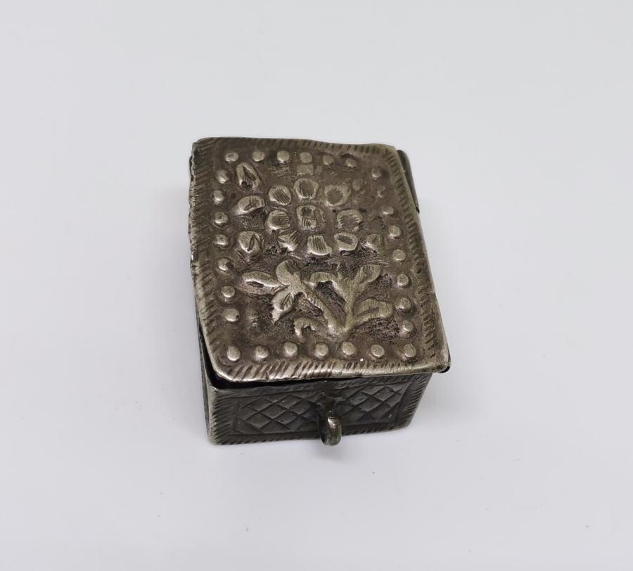 İÇİNDE KUR'AN - I KERİM'İ BULUNAN OSMANLI DÖNEMİ GÜMÜŞ SANCAK KUR'AN KABI