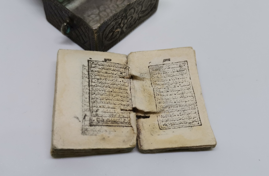 İÇİNDE KUR'AN - I KERİM'İ BULUNAN OSMANLI DÖNEMİ GÜMÜŞ SANCAK KUR'AN KABI