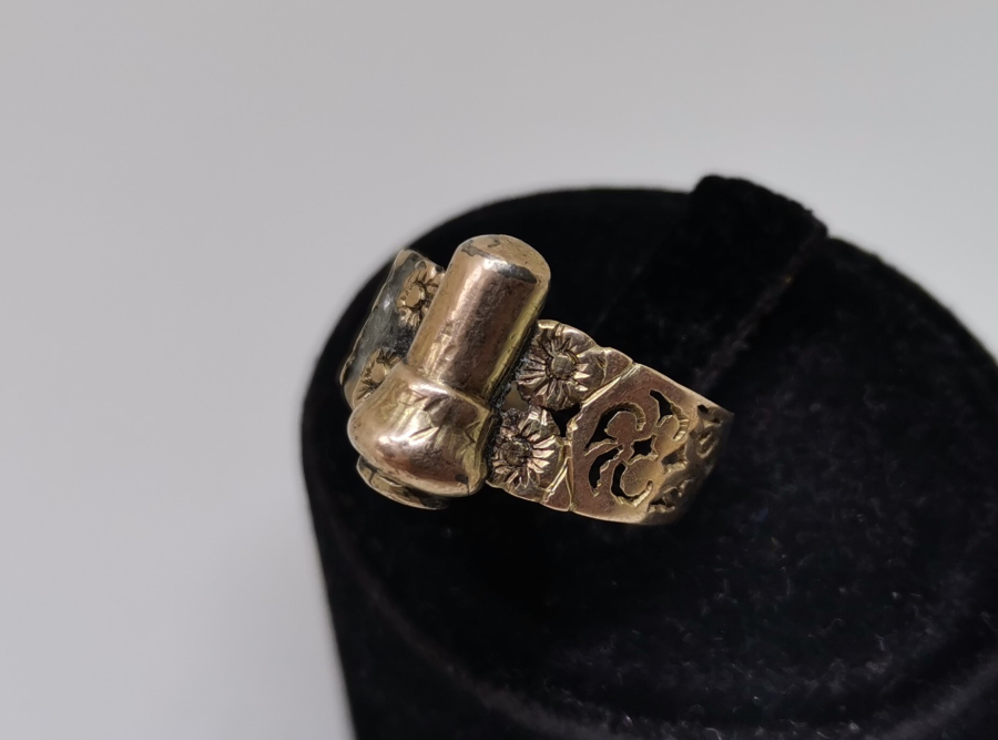 ÜZERİNDE MEVLEVİ SİKKESİ BULUNAN OSMANLI DÖNEMİ ALTIN YÜZÜK