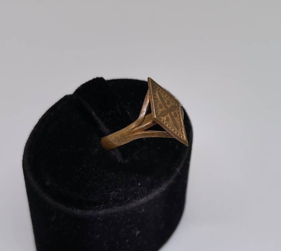 ÜZERİNDE RUM HAÇI BULUNAN OSMANLI DÖNEMİ YÜZÜK