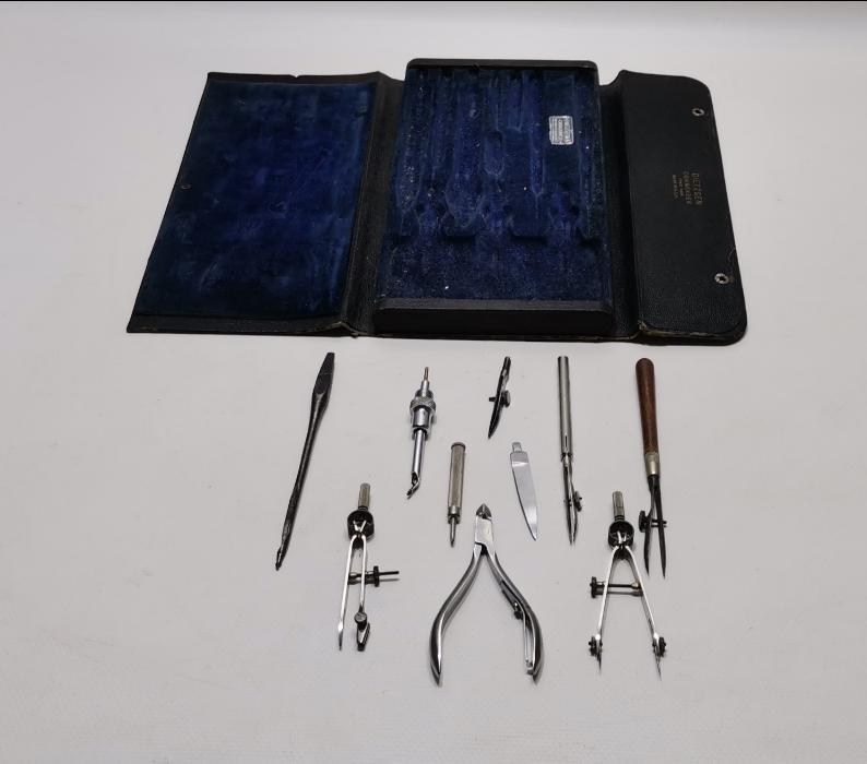 KUTUSUNDA ANTİKA MÜHENDİS PERGEL TAKIMI