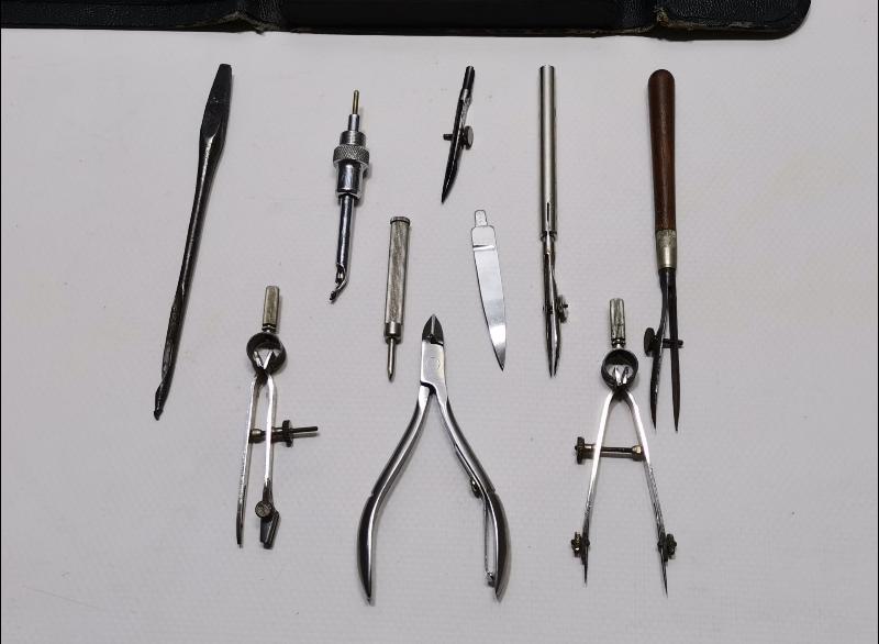 KUTUSUNDA ANTİKA MÜHENDİS PERGEL TAKIMI