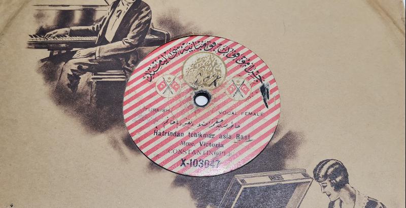 OSMANLI DÖNEMİ MEŞRUTİYET BAYRAKLARIYLA SÜSLÜ ÇOK NADİR TAŞ PLAK