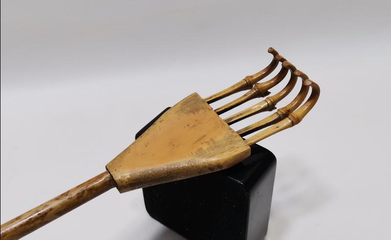 OSMANLI DÖNEMİ ÜZERİ OSMANLICA YAZILI TEKKE İŞİ ÇOK NADİR BAMBU SIRT KAŞIYICI 