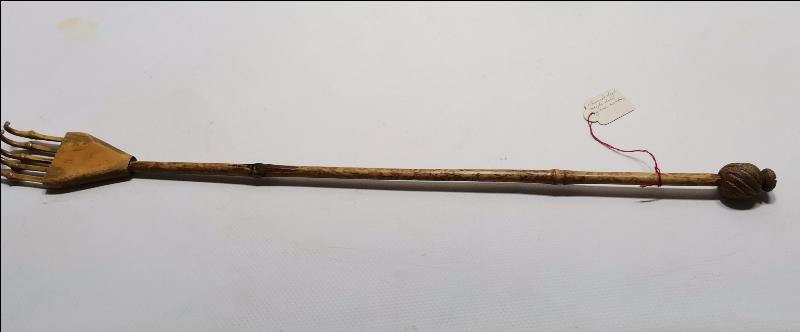 OSMANLI DÖNEMİ ÜZERİ OSMANLICA YAZILI TEKKE İŞİ ÇOK NADİR BAMBU SIRT KAŞIYICI 