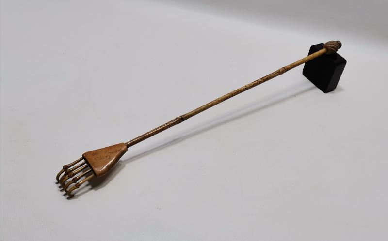 OSMANLI DÖNEMİ ÜZERİ OSMANLICA YAZILI TEKKE İŞİ ÇOK NADİR BAMBU SIRT KAŞIYICI 