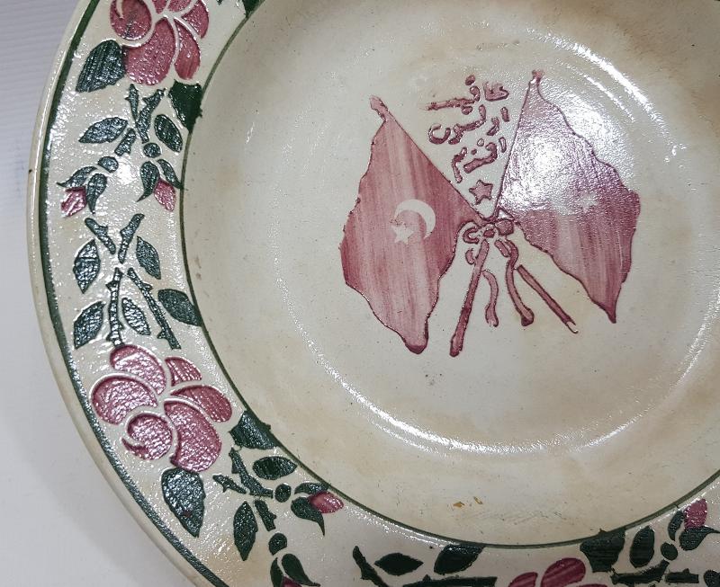 OSMANLI DÖNEMİ MEŞRUTİYET BAYRAKLI AFİYET OLSUN EFENDİM YAZILI PORSELEN TABAK