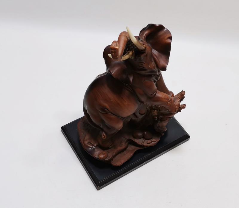 REÇİNE FİL BİBLOSU