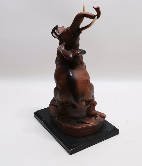 REÇİNE FİL BİBLOSU