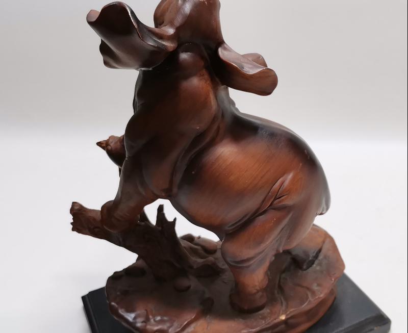 REÇİNE FİL BİBLOSU