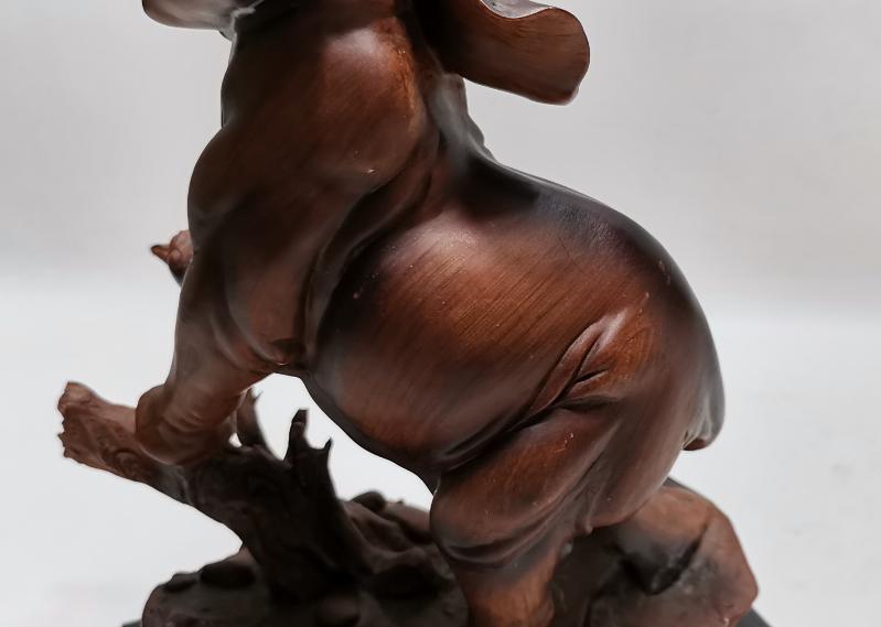 REÇİNE FİL BİBLOSU