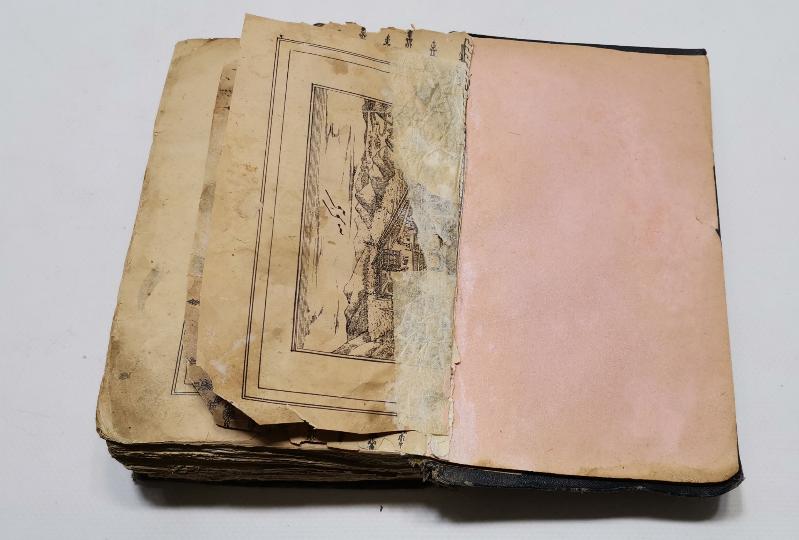 ABDÜLHAMİD HAN'IN BASTIRIP CAMİLERE DAĞITTIĞI NADİR KUR'AN-I KERİM