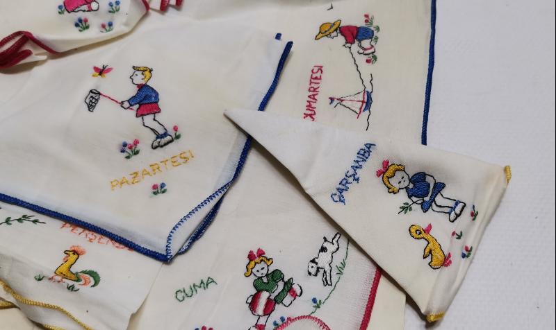 EĞİTİM TARİHİ: ESKİ İLKOKUL MENDİLLERİ