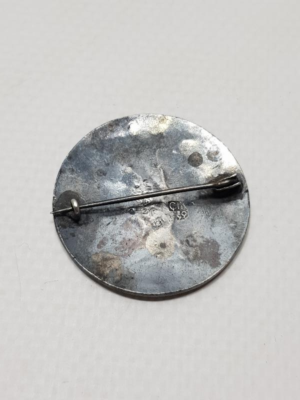 NARGİLE İÇİP EĞLENEN TİPLER TEMALI GÜMÜŞ BROŞ