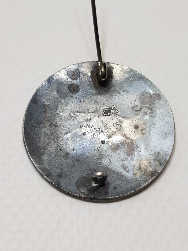 NARGİLE İÇİP EĞLENEN TİPLER TEMALI GÜMÜŞ BROŞ