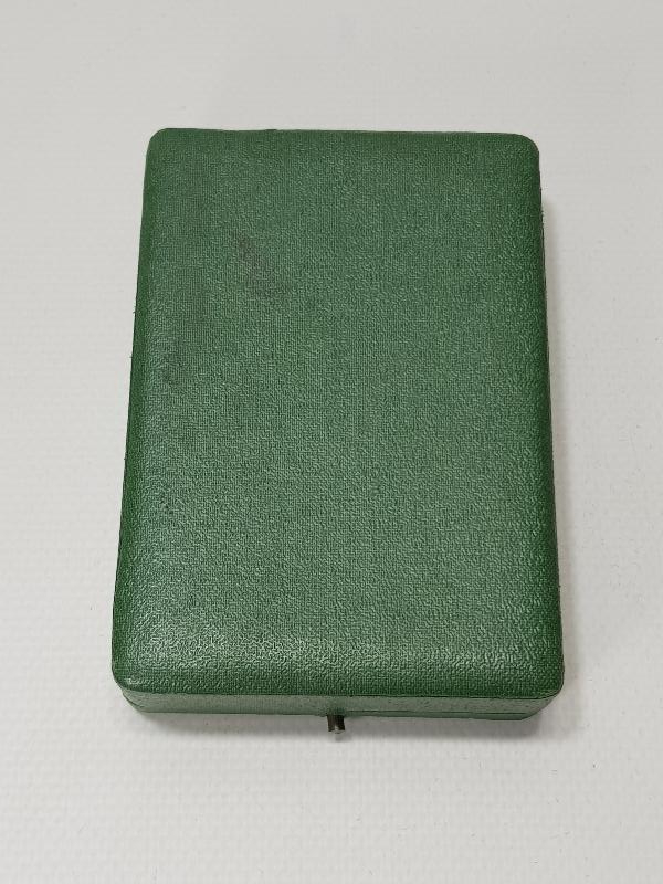 ORJİNAL KUTUSUNDA ÇOK NADİR 1948 TÜRKİYE ULUSAL VEREM SAVAŞI DERNEĞİ MADALYA VE İKİ ADET ROZET