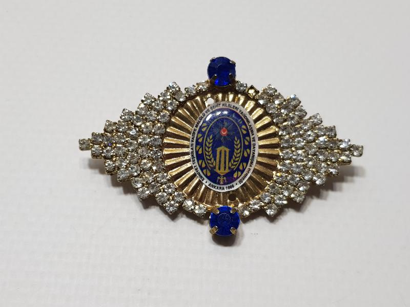 EMNİYET TEŞKİLATI VAZİFE MALÜLÜ VE ŞEHİT AİLELERİ YARDIMLAŞMA DERNEĞİ ROZETİ