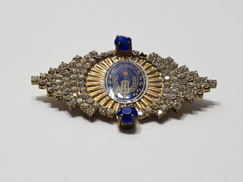 EMNİYET TEŞKİLATI VAZİFE MALÜLÜ VE ŞEHİT AİLELERİ YARDIMLAŞMA DERNEĞİ ROZETİ