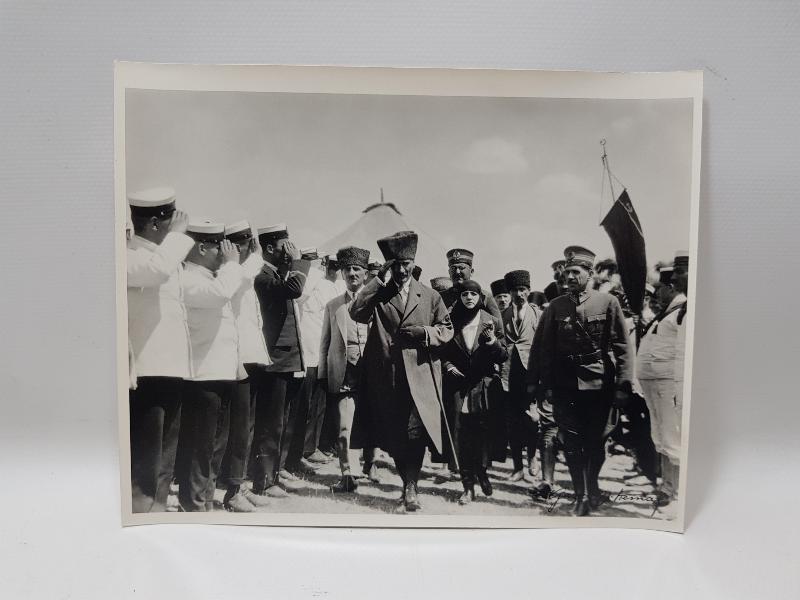 MUSTAFA KEMAL ATATÜRK, EŞİ LATİFE HANIM VE DEVLET ERKANI ORJİNAL BÜYÜK BOY FOTOĞRAF