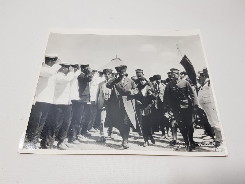 MUSTAFA KEMAL ATATÜRK, EŞİ LATİFE HANIM VE DEVLET ERKANI ORJİNAL BÜYÜK BOY FOTOĞRAF