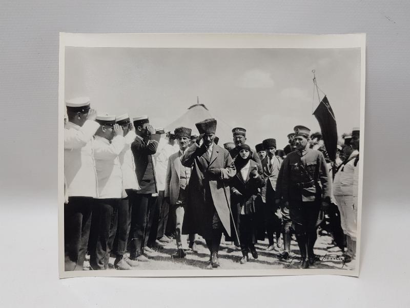 MUSTAFA KEMAL ATATÜRK, EŞİ LATİFE HANIM VE DEVLET ERKANI ORJİNAL BÜYÜK BOY FOTOĞRAF