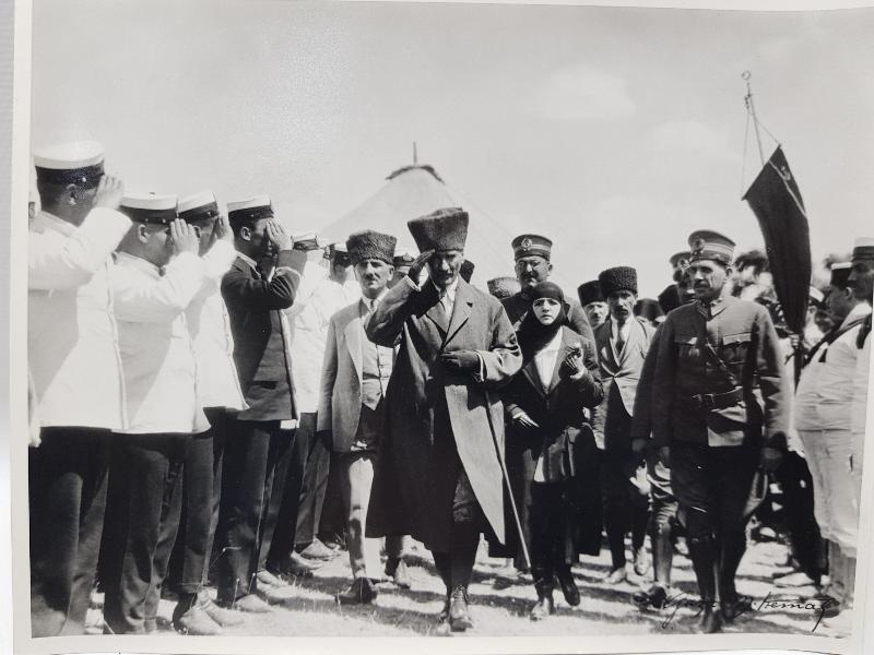 MUSTAFA KEMAL ATATÜRK, EŞİ LATİFE HANIM VE DEVLET ERKANI ORJİNAL BÜYÜK BOY FOTOĞRAF