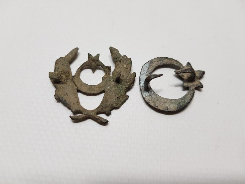 OSMANLI DÖNEMİ BİR ÇİFT SUBAY ŞAPKA KOKARTI