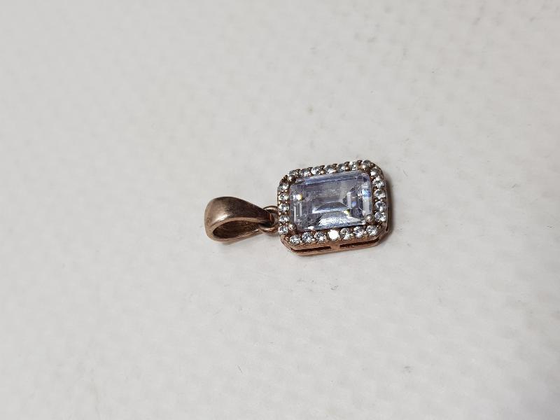 ZİRKON TAŞLI BAGET FORMLU GÜMÜŞ KOLYE UCU