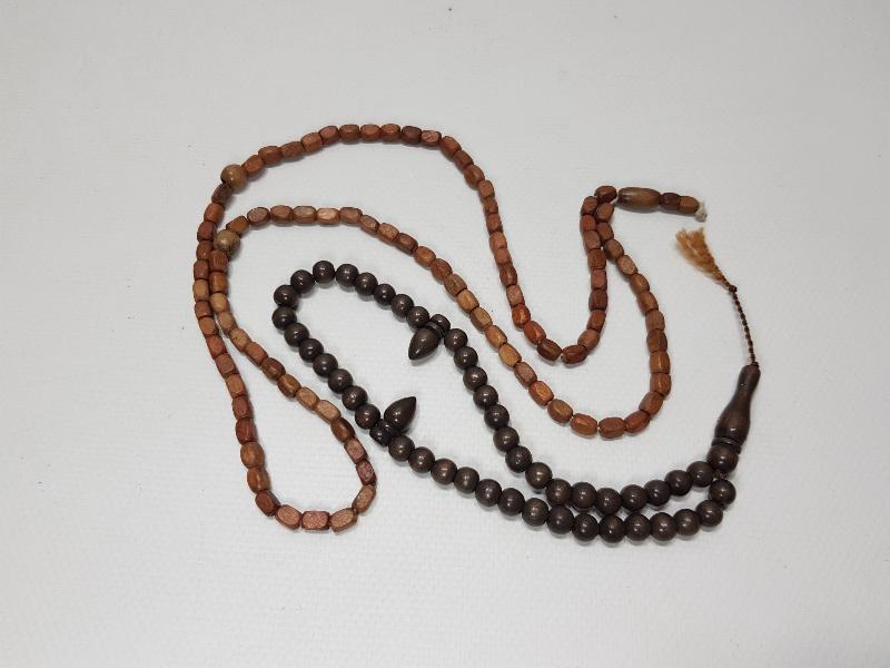 İKİ ADET AHŞAP TESPİH