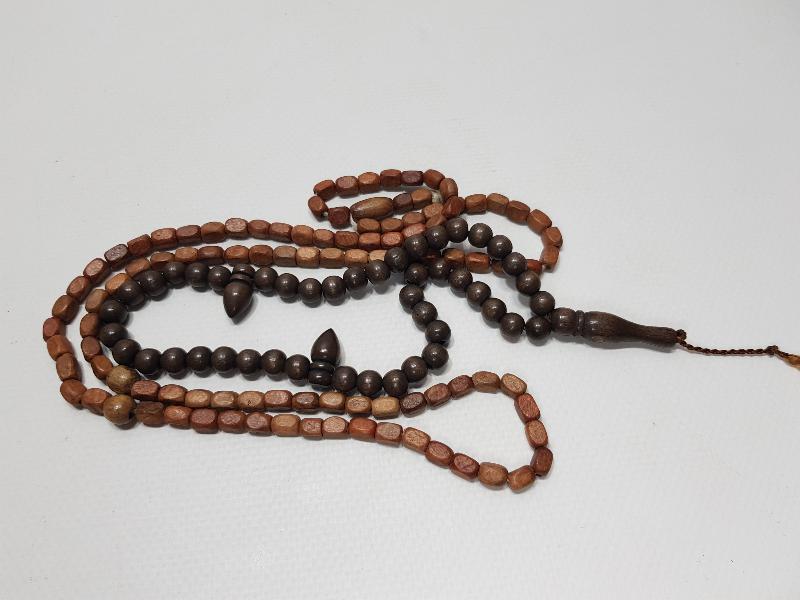 İKİ ADET AHŞAP TESPİH