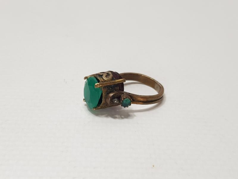 KIRMIZI VE YEŞİL TAŞLI DÖNERLİ YÜZÜK