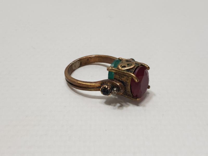 KIRMIZI VE YEŞİL TAŞLI DÖNERLİ YÜZÜK