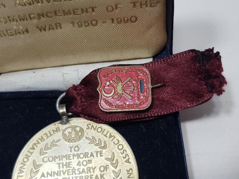 ORJİNAL KUTUSUNDA NADİR KORE MADALYASI VE MUHARİP GAZİ ROZETİ LOTU