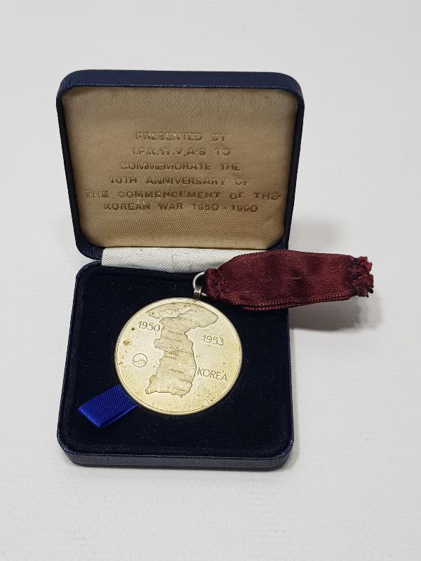 ORJİNAL KUTUSUNDA NADİR KORE MADALYASI VE MUHARİP GAZİ ROZETİ LOTU