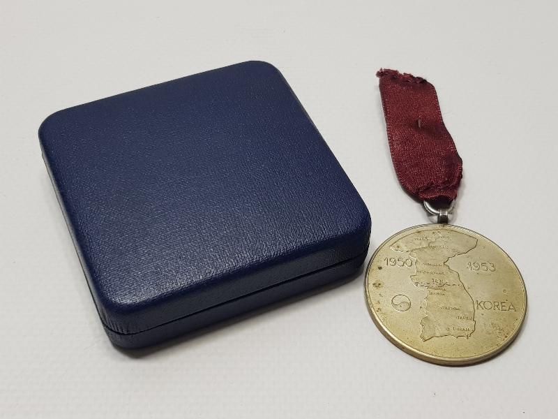 ORJİNAL KUTUSUNDA NADİR KORE MADALYASI VE MUHARİP GAZİ ROZETİ LOTU