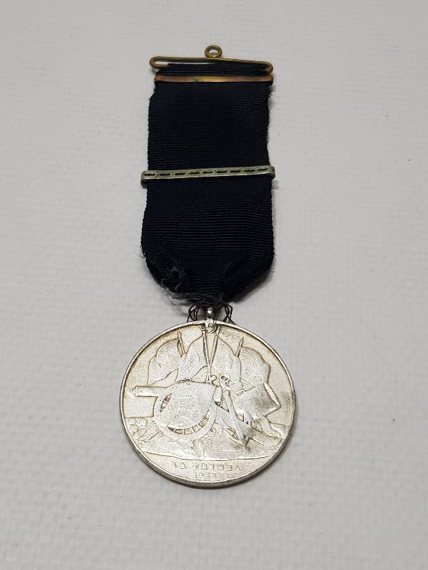 OSMANLI DÖNEMİ ORJİNAL ASKISIYLA GÜMÜŞ KIRIM MADALYASI 