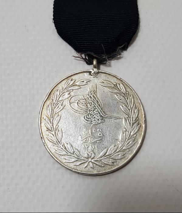 OSMANLI DÖNEMİ ORJİNAL ASKISIYLA GÜMÜŞ KIRIM MADALYASI 