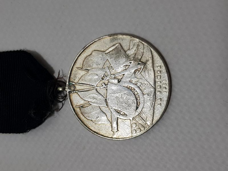 OSMANLI DÖNEMİ ORJİNAL ASKISIYLA GÜMÜŞ KIRIM MADALYASI 